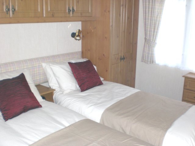 bedroom2onekingsizebed.jpg