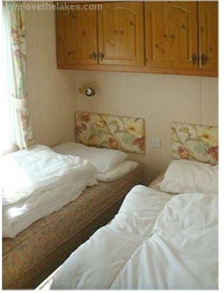 bedroom3twosinglebeds.jpg